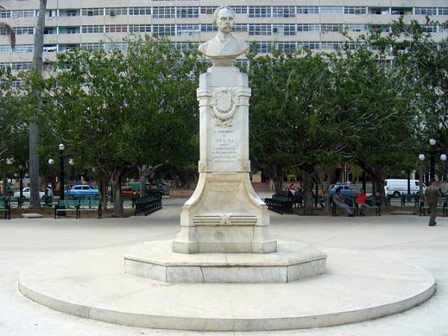 Ciego de Avila: il parco principale con il monumento dedicato a Jos Mart